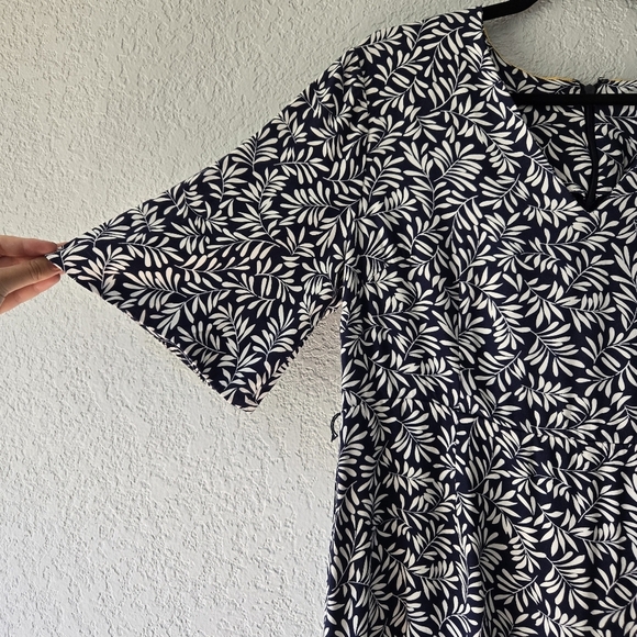 Boden 12R Ines Dress Navy blue and White Leaf Print Mini Dress - Picture 2 of 7